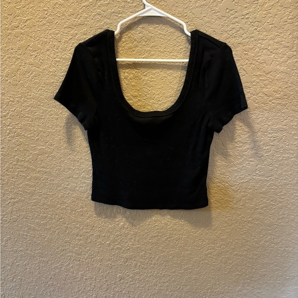 Universal Thread Black Scoop-Neck Short Sleeve Crop Top